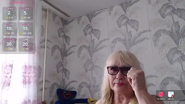 Snapshot of CamDiva113 chatting on 05-26-26, 12:45 CamDiva113 online show from 05-26-26, 12:45