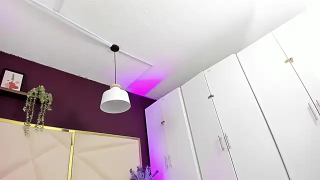 April bowie online show from 02-26-26, 11:42