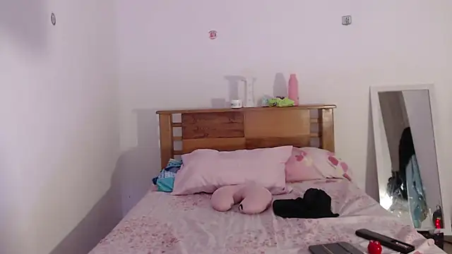 Snapshot of _Camilla_Castellar chatting on 03-11-25, 11:48 Camilla Castellar online show from 03-11-25, 11:48