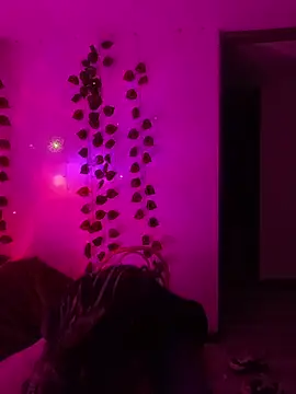 Snapshot of Hellen_dumont chatting on 10-29-25, 02:25 Hellen dumont online show from 10-29-25, 02:25