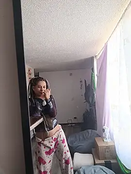 Snapshot of Hellen_dumont chatting on 11-22-25, 01:32 Hellen dumont online show from 11-22-25, 01:32