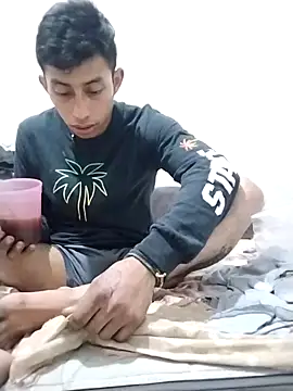 Flaquito pitudo online show from 12-18-24, 06:32