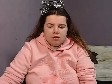 so shy online show from 10-22-25, 06:35