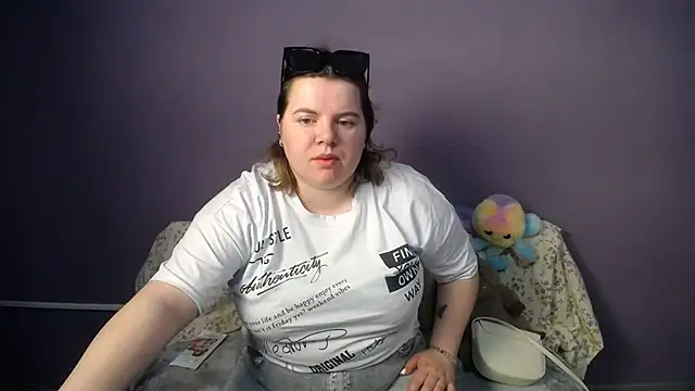 Snapshot of so_shy chatting on 05-25-26, 06:30 so shy online show from 05-25-26, 06:30