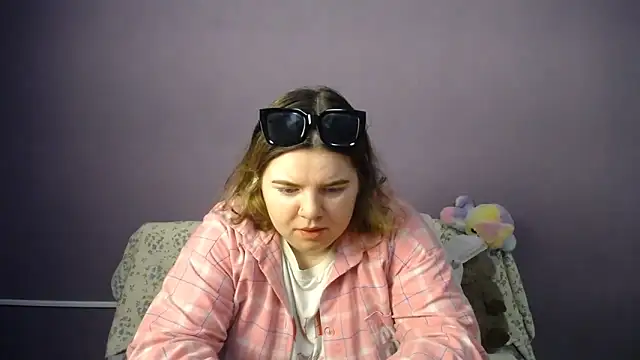 Snapshot of so_shy chatting on 06-01-26, 06:15 so shy online show from 06-01-26, 06:15