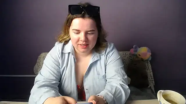 Snapshot of so_shy chatting on 06-05-26, 06:52 so shy online show from 06-05-26, 06:52