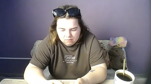 Snapshot of so_shy chatting on 06-08-26, 06:25 so shy online show from 06-08-26, 06:25
