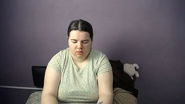 Snapshot of so_shy chatting on 06-12-26, 06:45 so shy online show from 06-12-26, 06:45