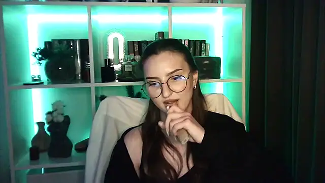 X Alisa online show from 04-18-26, 07:58