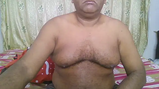 Snapshot of Beargryzzly chatting on 12-10-24, 03:09 Beargryzzly online show from 12-10-24, 03:09