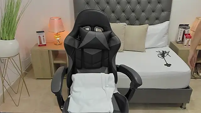 candy summer28 online show from 01-29-25, 07:22