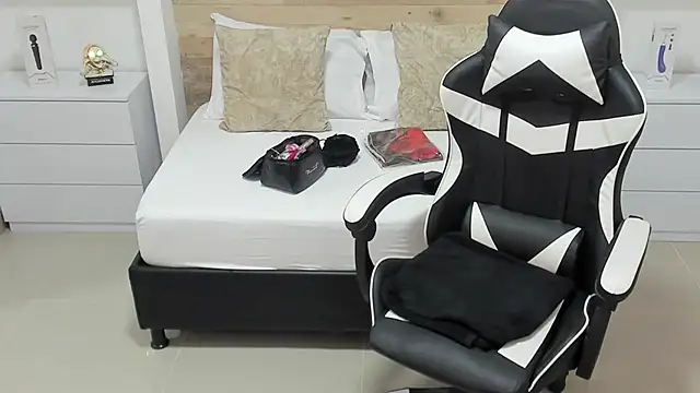 candy summer28 online show from 10-13-25, 07:25