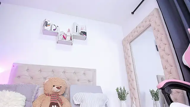 lorennahernandez01 online show from 09-20-25, 11:22