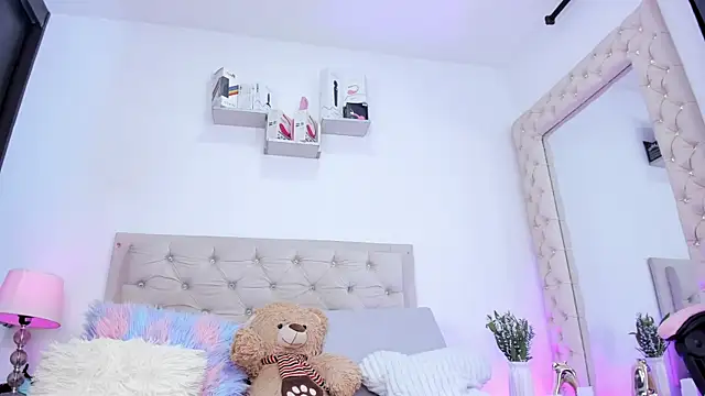 lorennahernandez01 online show from 02-24-26, 11:30