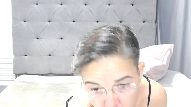 StaceyDarling online show from 10-23-25, 04:39