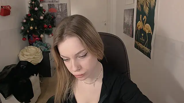 Snapshot of HeyDoraa chatting on 01-19-25, 06:32 HeyDoraa online show from 01-19-25, 06:32