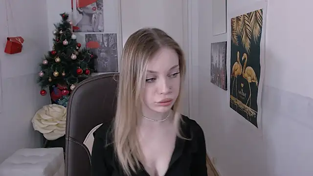 Snapshot of HeyDoraa chatting on 01-21-25, 02:26 HeyDoraa online show from 01-21-25, 02:26