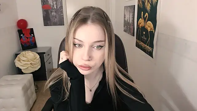 Snapshot of HeyDoraa chatting on 01-30-25, 01:42 HeyDoraa online show from 01-30-25, 01:42