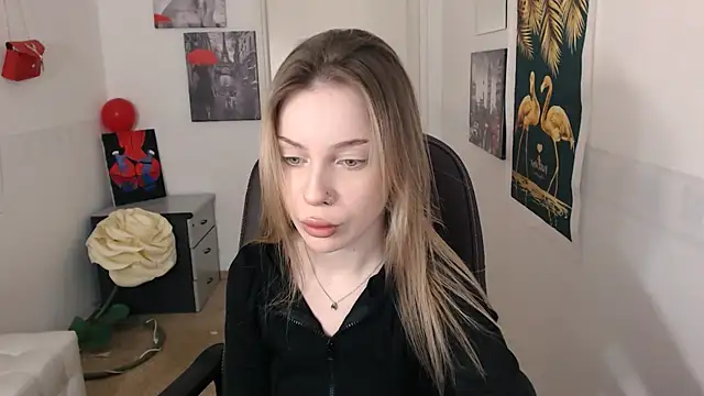 Snapshot of HeyDoraa chatting on 02-01-25, 01:41 HeyDoraa online show from 02-01-25, 01:41