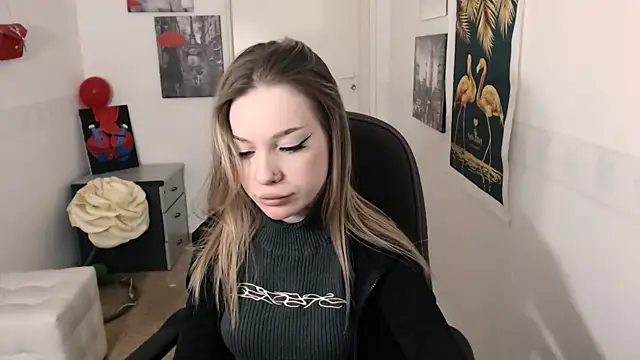 Snapshot of HeyDoraa chatting on 02-06-25, 06:02 HeyDoraa online show from 02-06-25, 06:02