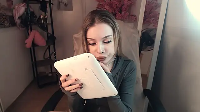 Snapshot of HeyDoraa chatting on 02-23-25, 06:34 HeyDoraa online show from 02-23-25, 06:34