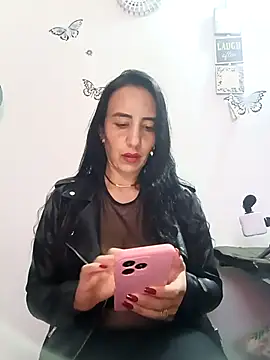 Snapshot of christine-x chatting on 09-11-25, 10:21 christine-x online show from 09-11-25, 10:21