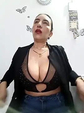 Snapshot of christine-x chatting on 10-17-25, 11:02 christine-x online show from 10-17-25, 11:02