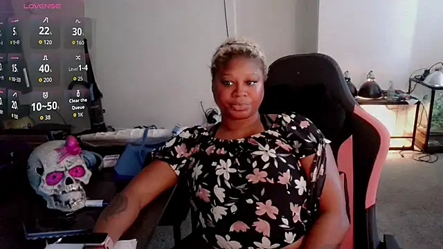 lexilove8 online show from 10-08-25, 08:50