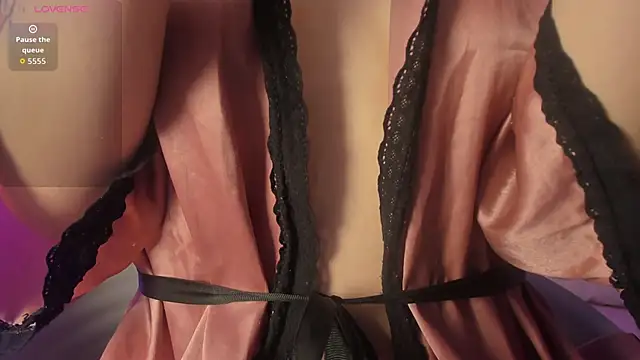 Snapshot of ScarletGV chatting on 11-10-25, 09:14 ScarletGV online show from 11-10-25, 09:14