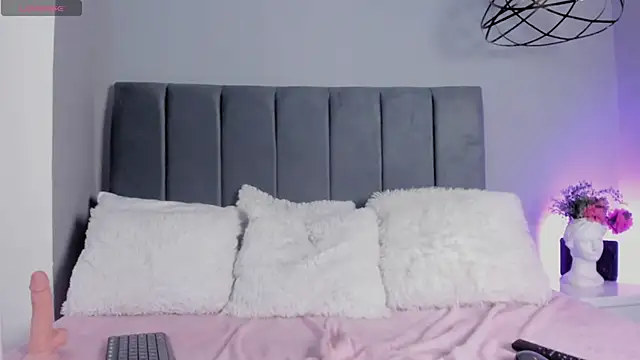 Snapshot of ScarletGV chatting on 11-12-25, 10:04 ScarletGV online show from 11-12-25, 10:04