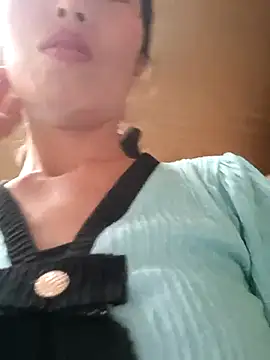 Snapshot of Sweet_Toy20 chatting on 03-22-25, 09:13 Sweet Toy20 online show from 03-22-25, 09:13