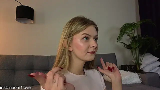 Naomi Girly online show from 10-20-25, 02:06