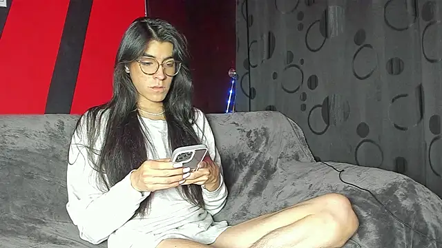 Snapshot of Chaminela_27 chatting on 02-15-25, 12:01 Chaminela 27 online show from 02-15-25, 12:01