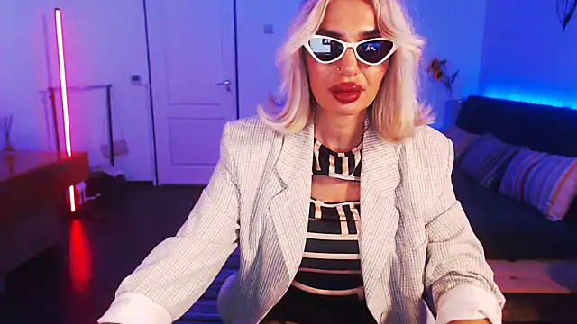 beauty chl0e online show from 12-08-24, 03:21