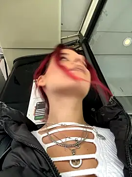 Snapshot of RiriRoseey chatting on 11-16-25, 07:47 RiriRoseey online show from 11-16-25, 07:47