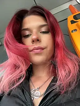 Snapshot of RiriRoseey chatting on 11-17-25, 08:31 RiriRoseey online show from 11-17-25, 08:31