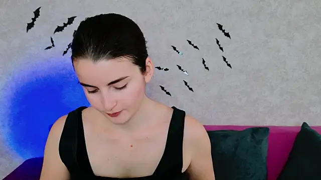 Miss Arwen online show from 10-28-25, 04:27