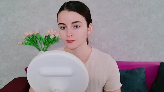 Miss Arwen online show from 11-12-25, 05:41