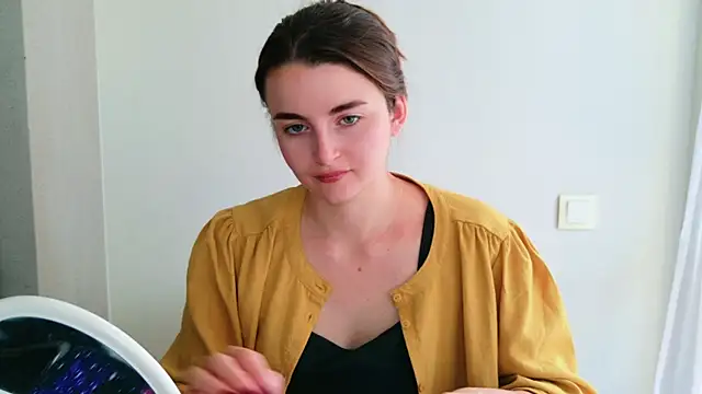 Miss Arwen online show from 06-18-26, 07:30