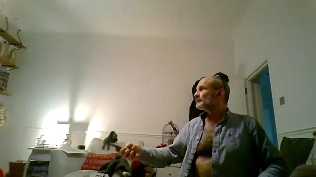 Snapshot of Shyboy817 chatting on 12-17-25, 07:09 Shyboy817 online show from 12-17-25, 07:09