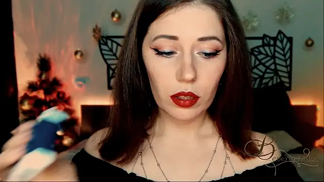 Snapshot of MissBeverlyMills chatting on 12-21-24, 06:12 MissBeverlyMills online show from 12-21-24, 06:12