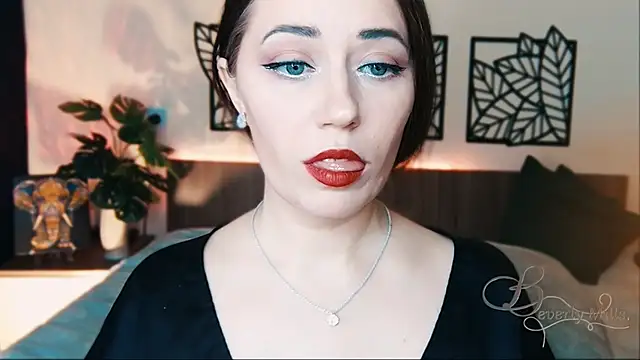 Snapshot of MissBeverlyMills chatting on 02-21-25, 11:01 MissBeverlyMills online show from 02-21-25, 11:01