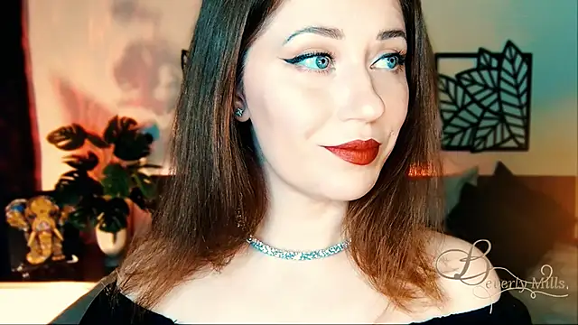 Snapshot of MissBeverlyMills chatting on 03-22-25, 01:08 MissBeverlyMills online show from 03-22-25, 01:08