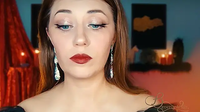 Snapshot of MissBeverlyMills chatting on 10-19-25, 09:26 MissBeverlyMills online show from 10-19-25, 09:26