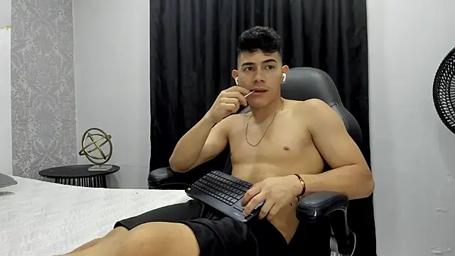 andrew rose  online show from 12-07-24, 05:09