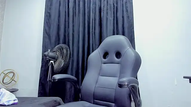 Snapshot of andrew_rose_ chatting on 12-27-24, 05:26 andrew rose online show from 12-27-24, 05:26