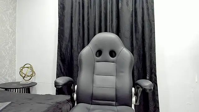 Snapshot of andrew_rose_ chatting on 12-31-24, 05:40 andrew rose online show from 12-31-24, 05:40