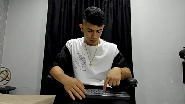 andrew rose  online show from 01-15-25, 02:24