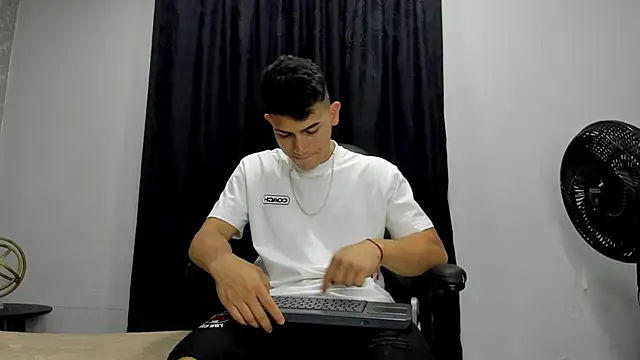 andrew rose  online show from 01-25-25, 11:00