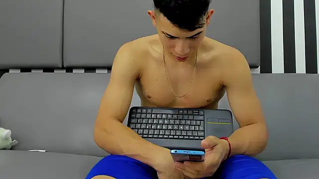 andrew rose  online show from 01-31-25, 04:47